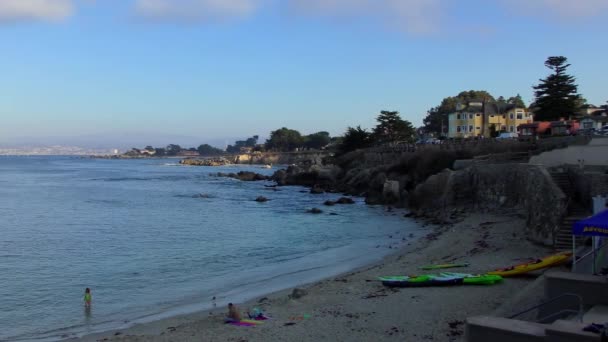Neidentifikovaní Lidé Tichém Oceánu Při Západu Slunce Santa Cruz Kalifornie — Stock video