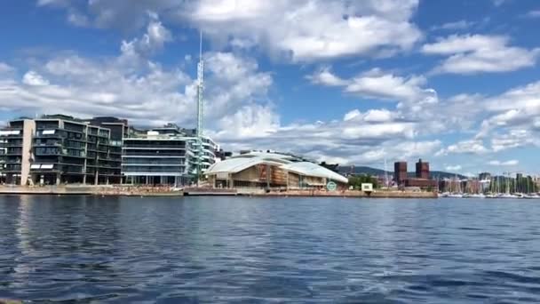 Gli Edifici Oslo Capitale Della Norvegia Visti Una Barca Movimento — Video Stock