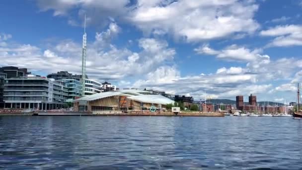 Gli Edifici Oslo Capitale Della Norvegia Visti Una Barca Movimento — Video Stock