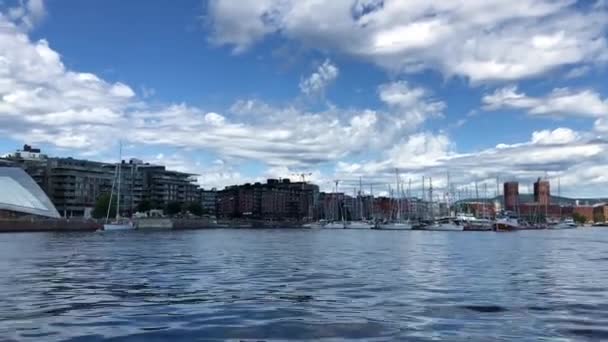 Norveç Başkenti Oslo Nun Binaları Hareket Halindeki Bir Tekneden 2018 — Stok video