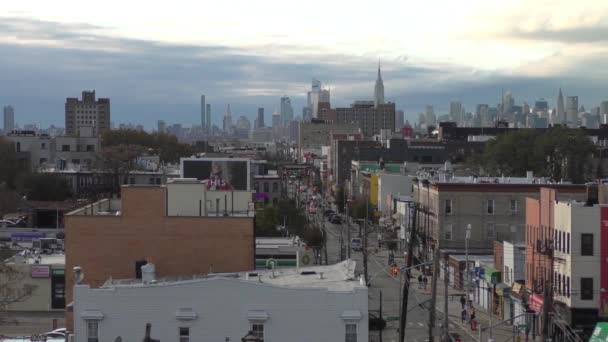 Manhattan Skyline Όπως Φαίνεται Από Μια Ταράτσα Στο Μπρούκλιν Νέα — Αρχείο Βίντεο