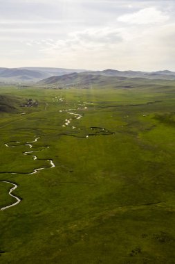 Moğol kırsalının havadan görünüşü, Moğolistan 'ın başkenti Ulaanbaatar' a çok uzak değil.