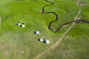 Moğol kırsalının havadan görünüşü, Moğolistan 'ın başkenti Ulaanbaatar' a çok uzak değil.
