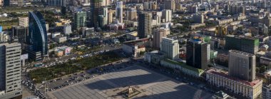 Sukhbaatar Meydanı 'nın havadan görünüşü, Moğolistan' ın başkenti Ulaanbaatar 'ın ana meydanı, yaklaşık Haziran 2019.