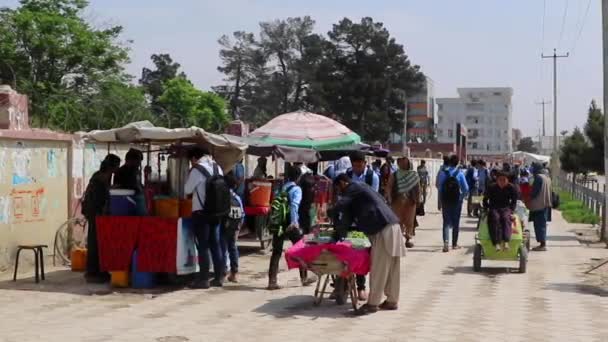 2019 Mazar Şerif Kuzey Afganistan Sokak Trafiği — Stok video