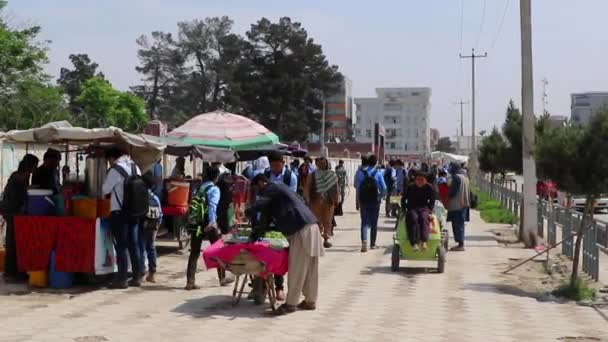 2019 Mazar Şerif Kuzey Afganistan Sokak Trafiği — Stok video