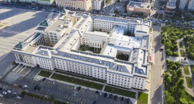 Moğolistan 'ın başkenti Ulaanbaatar' daki Moğol Parlamentosu binasının havadan görünüşü, yaklaşık Haziran 2019