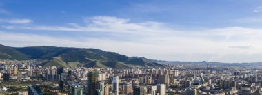 Sukhbaatar Meydanı 'nın havadan görünüşü, Moğolistan' ın başkenti Ulaanbaatar 'ın ana meydanı, yaklaşık Haziran 2019.