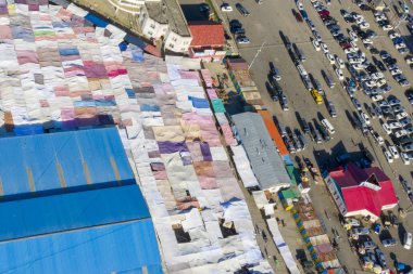 Moğolistan 'ın başkenti Ulaanbaatar' daki Narantuul Pazarı 'nın havadan görünüşü, yaklaşık Haziran 2019