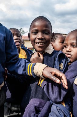 Tanımlanamayan Swazi çocukları 29 Temmuz 2008 'de Svaziland' daki Domuzlar Tepesi 'ndeki Nasıralı Misyon Okulu' nda