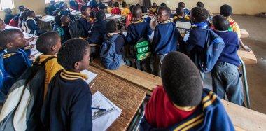 PIGGS PEAK, SWAZILAND-29 Temmuz 2008: Nazarene Misyon Okulu, Domuzlar Tepesi, Svaziland 'da kimliği belirsiz yetim öğrenciler.