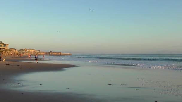 Personas Identificadas Twin Lakes Beach Santa Cruz Harbor Atardecer Norte — Vídeo de stock