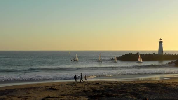 Yachts Voile Partir Twin Lakes Beach Coucher Soleil Santa Cruz — Video