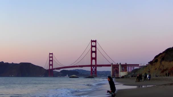 Azonosítatlan Személyek Baker Beachen San Franciscóban Kaliforniában Golden Gate Híd — Stock videók