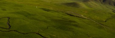 Moğolistan kırsalının havadan görünüşü, Moğolistan 'ın başkenti Ulaanbaatar' a yakın, yaklaşık Haziran 2019 'da.