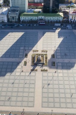 Sukhbaatar Meydanı 'nın havadan görünüşü, Moğolistan' ın başkenti Ulaanbaatar 'ın ana meydanı, yaklaşık Haziran 2019.