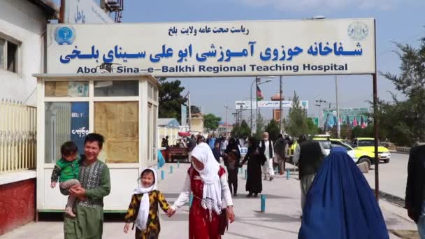 Oidentifierat Afghanskt Folk Sjukhus Mazar Sharif Norra Afghanistan 2019 — Stockvideo