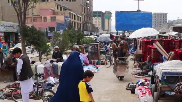 Oidentifierade Personer Marknad Mazar Sharif Norra Afghanistan 2018 — Stockvideo