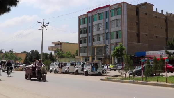 2019 Mazar Şerif Kuzey Afganistan Sokak Trafiği — Stok video