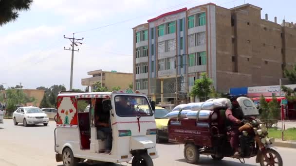 Utcai Forgalom Mazar Sharifban Észak Afganisztánban 2019 Ben — Stock videók