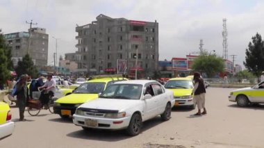 2019 'da Mazar-i-Şerif, Kuzey Afganistan' da sokak trafiği