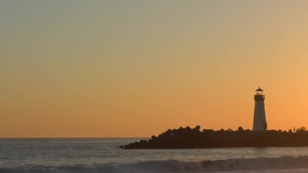 Santa Cruz Breakwater También Conocido Como Walton Lighthouse Sunset Seen — Vídeos de Stock