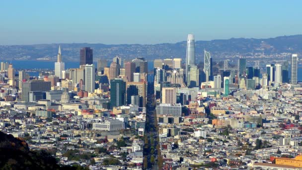 2018年10月頃カリフォルニア州ツインピークスから見たサンフランシスコの金融街とマーケットストリート — ストック動画