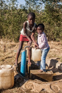 MBABANE, SWAZILAND - 30 Temmuz 2008 Mbabane, Svaziland 'da tanımlanamayan Swazi çocukları.