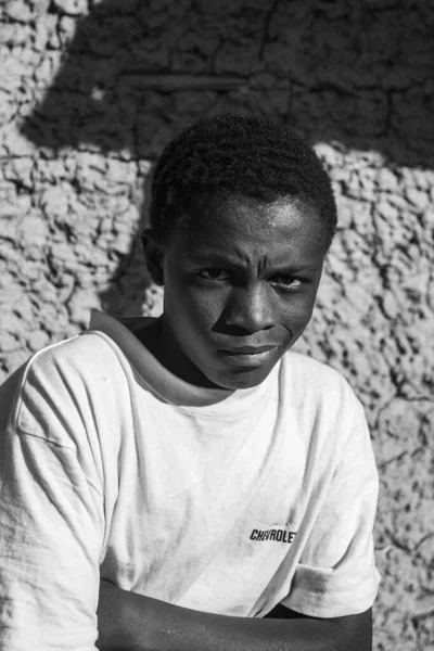Mbabane Swaziland July 2008年7月30日斯威士兰姆巴巴内一名身份不明的斯威士兰男孩的肖像 — 图库照片