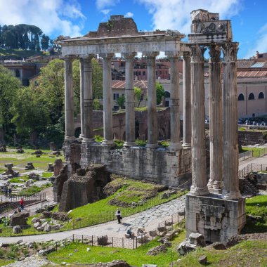 ROME - Mayıs 2018: Roma 'da Roma Forumu' nun kalıntıları. Roma Forumu antik çağın önemli bir anıtıdır ve Roma 'nın başlıca turistik merkezlerinden biridir.