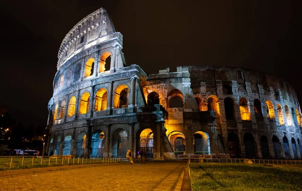 Kolosseum Bei Nacht Der Italienischen Hauptstadt Rom — Stockfoto