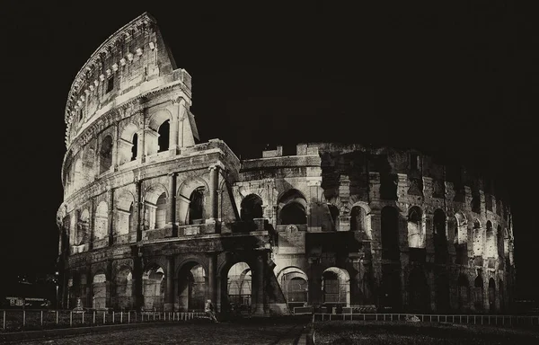 Colisée Nuit Dans Capitale Italie Rome Montage Noir Blanc — Photo