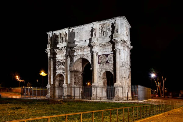 Łuk Konstantyna Położony Między Koloseum Wzgórzem Palatyńskim Rzymie Nocy 2018 — Zdjęcie stockowe