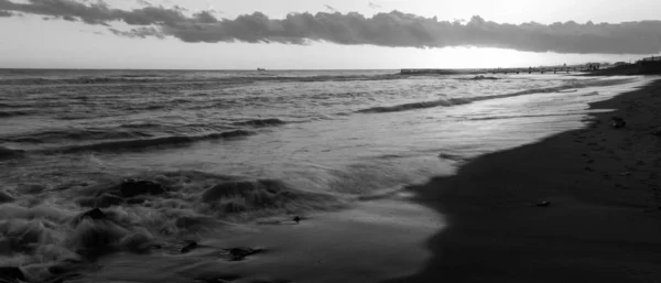 Romantische Prachtige Zonsondergang Hemel Boven Kust Van Tyrreense Zee — Stockfoto