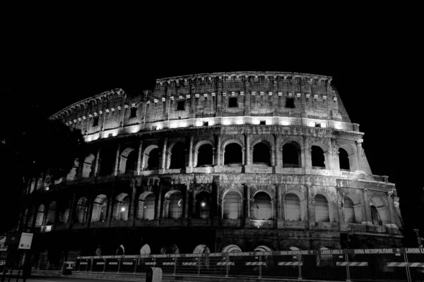 Colisée Nuit Dans Capitale Italie Rome Montage Noir Blanc — Photo