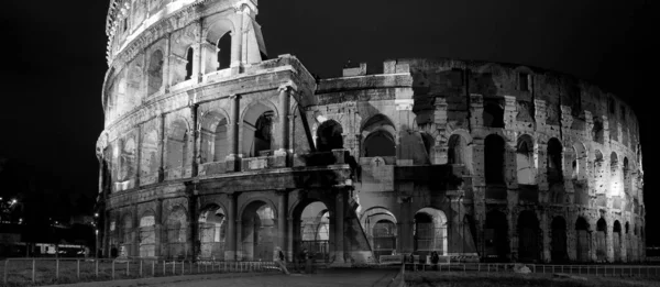 Colisée Nuit Dans Capitale Italie Rome Montage Noir Blanc — Photo