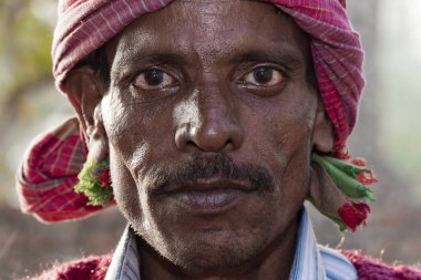 RAXAUL, INDIA: Raxaul, Bihar State, Hindistan 'da tanımlanamayan Hintli adam, Kasım 2013