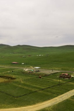 Moğolistan kırsalının havadan görünüşü, Moğolistan 'ın başkenti Ulaanbaatar' a yakın, yaklaşık 20 Haziran.