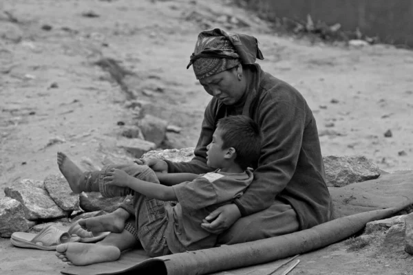 Неопознанная Женщина Шерпа Своим Ребенком Намче Базаре Регион Эверест Непал — стоковое фото