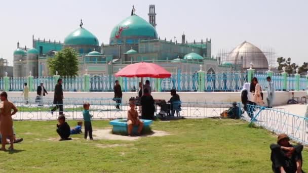 Pueblo Afgano Identificado Mezquita Azul Mazar Sharif Norte Afganistán 2018 — Vídeo de stock