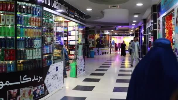 Unbekannte Einem Einkaufszentrum Nordafghanischen Masar Sharif Jahr 2019 — Stockvideo