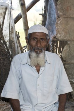 RAXAUL, INDIA: Raxaul, Bihar State, Hindistan 'da tanımlanamayan Hintli adam, Kasım 2013