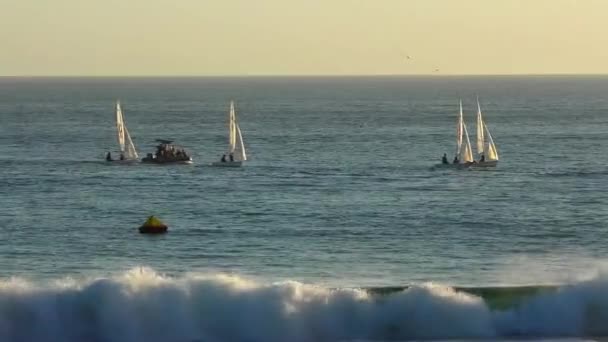 Segling Yachter Sett Utifrån Twin Lakes Beach Vid Solnedgången Santa — Stockvideo