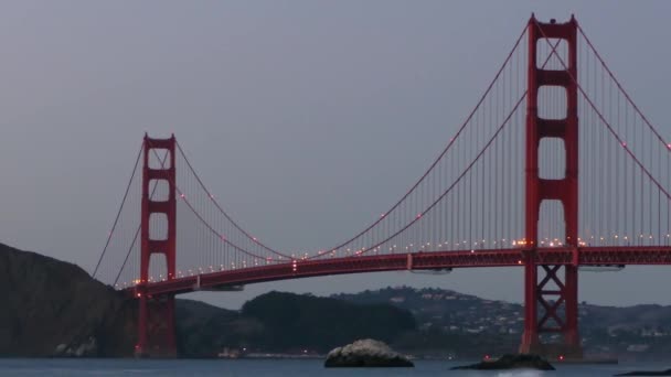 Most Golden Gate Jak Vidět Baker Beach Při Západu Slunce — Stock video