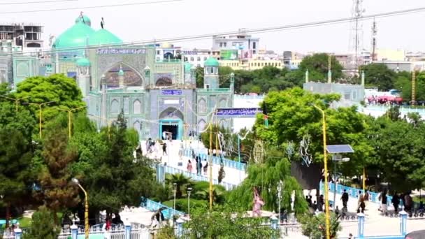 Povo Afegão Não Identificado Mesquita Azul Mazar Sharif Afeganistão Norte — Vídeo de Stock