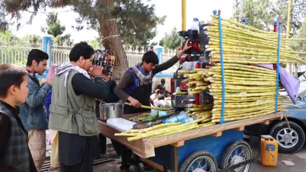 Unbekannte Afghanen Stadtzentrum Von Masar Sharif Nordafghanistan Jahr 2018 — Stockvideo