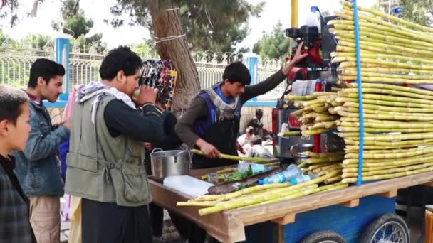 Niet Geïdentificeerde Afghanen Het Centrum Van Mazar Sharif Noord Afghanistan — Stockvideo