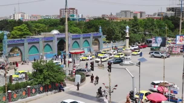 Unbekannte Afghanen Der Blauen Moschee Masar Sharif Nordafghanistan Jahr 2018 — Stockvideo