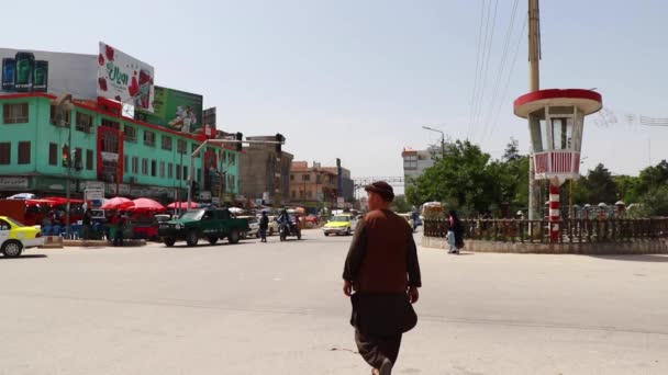 ストリートトラフィックでマザリシャリフ 北アフガニスタン 2019 — ストック動画