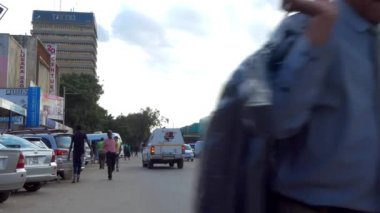 Güney Afrika Zambiya 'nın başkenti Lusaka' da sokak trafiği ve kimliği belirsiz kişiler, 2020
